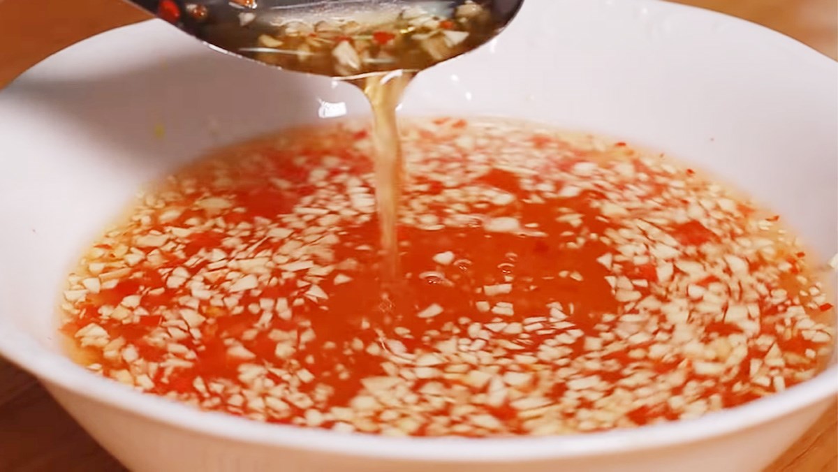 Gia công nước chấm bún thịt nướng